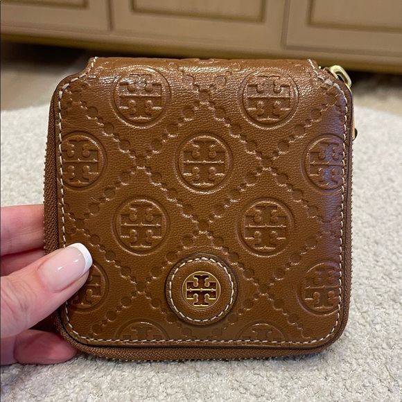Tory Burch Handbags - Tory Burch Tan Embossed Logo Wallet